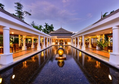 Naithonburi Beach Resort