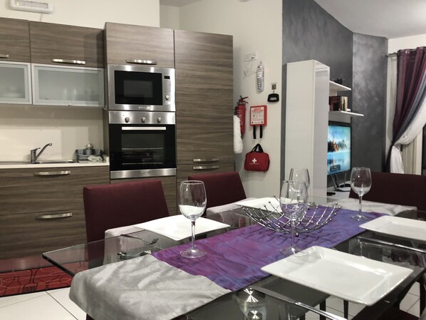 Appartement, 2 chambres, fumeurs, balcon | Cuisine privée | CafetiÚre/bouilloire