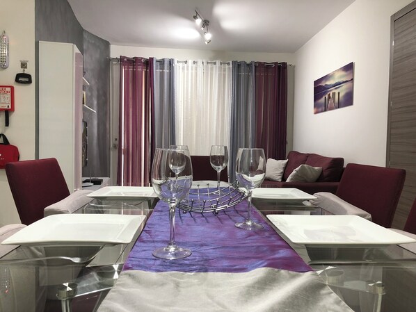 Apartment, 2 Bedrooms, Smoking, Balcony | Dining