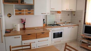 Apartamento, 2 quartos, sacada, vista para a cidade | Parte interna