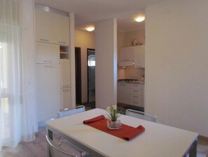 Apartment, 2 Schlafzimmer, Raucher, Terrasse | Esszimmer