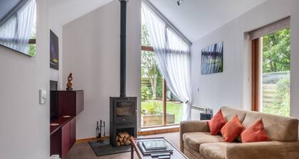 Contemporary One Bedroom Apartment Close To All Amenities In Conservation Area