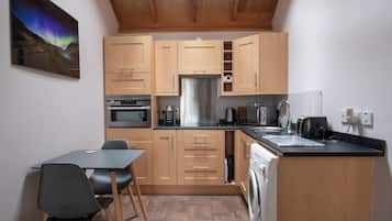 Apartment, 1 Bedroom, Fireplace, Garden View | Interior