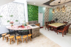 Villa, 5 Bedrooms, Smoking, Balcony | Dining room