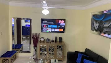 Apartment, 1 Bedroom | Living area