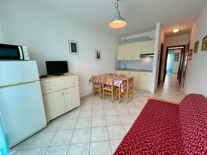Apartment, 1 Bedroom, Balcony | Dining room