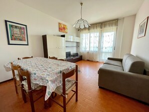 Apartment, 1 Schlafzimmer, Balkon, Meerblick | Esszimmer