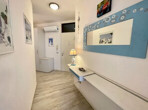 Apartment, 2 Schlafzimmer, Balkon, Meerblick | Innenbereich