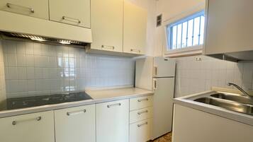 Villa, 3 Bedrooms, Patio, Garden View | Interior