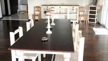 Villa, 2 Bedrooms, Balcony, Garden View | Dining