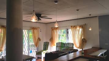 Villa, 2 Bedrooms, Balcony, Garden View | Interior