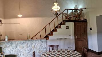 Apartment, 2 Bedrooms, Smoking, Fireplace | Dining room