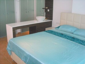 Lägenhet - 3 sovrum - tillgänglighetsanpassat - balkong | 3 sovrum, strykjärn/strykbräda, wi-fi och sängkläder