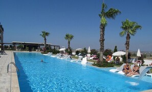 Outdoor pool - Babylon 66 An Outstanding Holiday Home Ticks Every box (Manavgat)