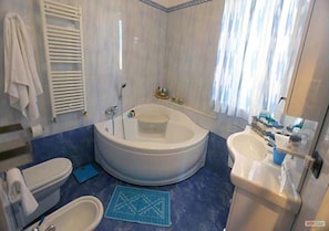 Apartment, 2 Bedrooms, Balcony | Bathroom | Free toiletries, hair dryer, towels