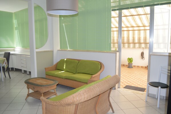 Apartment, 3 Schlafzimmer, Balkon, Gartenblick | Innenbereich