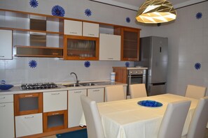 Apartment, 3 Bedrooms, Balcony, Garden View | Interior
