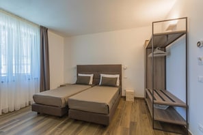Habitación, 1 habitación, balcón, vistas al jardín | 1 dormitorio