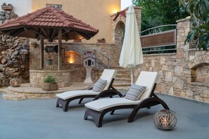 Villa, 6 Bedrooms, Balcony | Property grounds