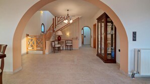 Vila, 6 quartos, sacada | Parte interna