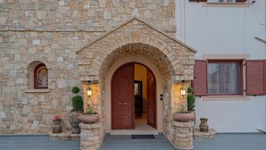 Vila, 6 quartos, sacada | Entrada da propriedade