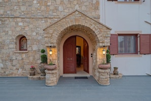 Villa, 6 chambres, balcon | EntrĂ©e de lâhĂ©bergement