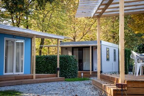 Chalet, 1 Bedroom, Smoking, Patio | Property grounds - Green Eco House In Alba (Alba)