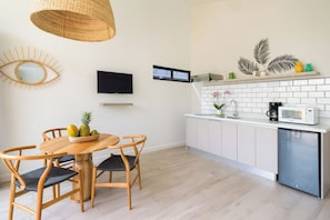 Bungalow, 1 phòng ngủ, sân hiên, quang cảnh vườn | Phòng ăn
