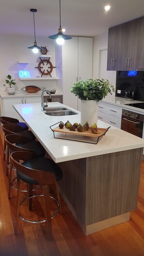 Private kitchen - Luxurious Retreat - Near Beaches National Park (Port Sorell)