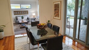 Dining - Luxurious Retreat - Near Beaches National Park (Port Sorell)
