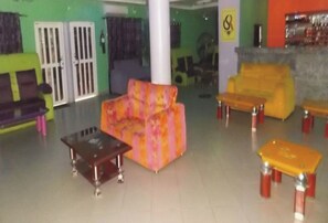 Room, 1 Bedroom, Accessible, Smoking | Lobby