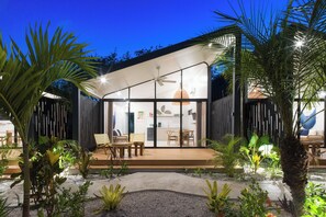 Bungalow, 2 habitaciones, Terraza, vista al jardín | Terraza o patio