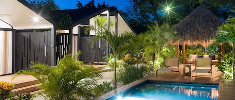 Bungalow, 2 Schlafzimmer, Terrasse, Gartenblick | Pool | Außenpool