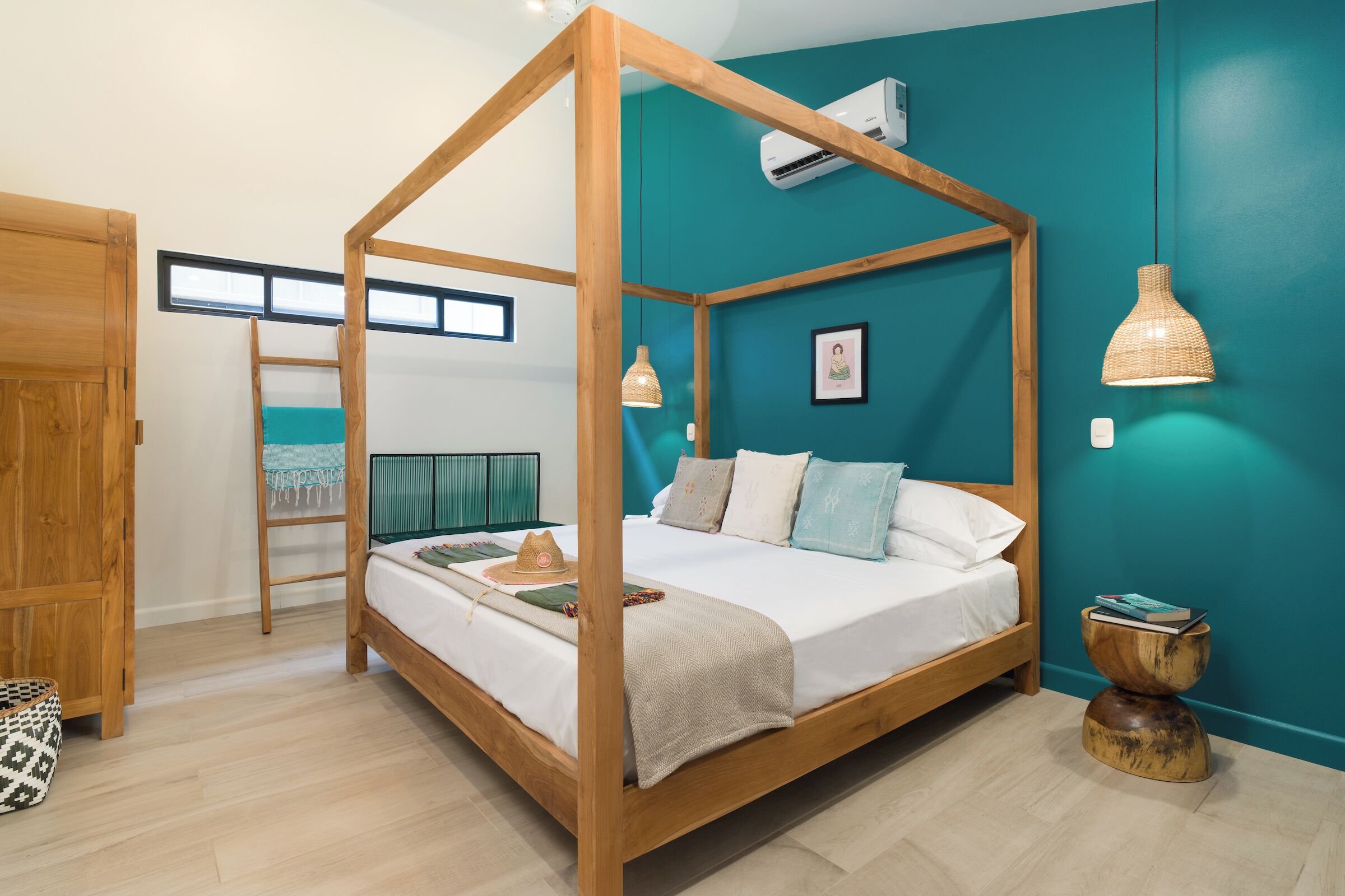 Bangalô, 2 quartos, terraço, vista para o jardim | 2 quartos, escrivaninha
