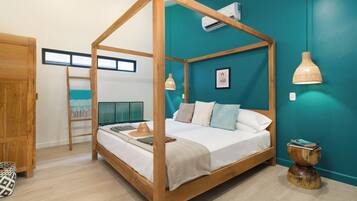 Bangalô, 2 quartos, terraço, vista para o jardim | 2 quartos, escrivaninha