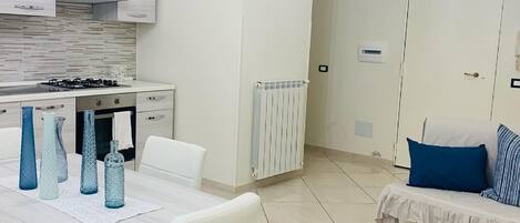 Íbúð - 1 svefnherbergi - reykherbergi - verönd | Stofa | Sjónvarp