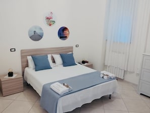 1 chambre, fer et planche à repasser, literie fournie