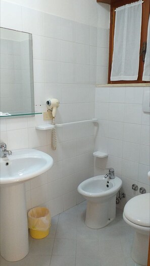 Room, 1 Bedroom, Accessible, Smoking | Bathroom | Combined shower/tub, hair dryer, towels
