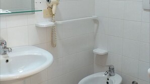 Unclassified image, 2 of 4, button - Room-spacious Double Room by the sea (Pineto)