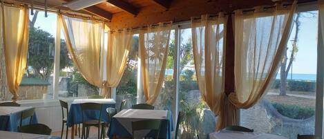 Room, 1 Bedroom, Accessible, Smoking | Interior