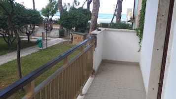 Room, 1 Bedroom, Accessible, Smoking | Property grounds