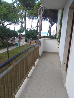 Room, 1 Bedroom, Accessible, Smoking | Property grounds