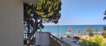 Room in B&B - Quadruple Room Just Steps From the sea - Ideal for a Relaxing Vacation