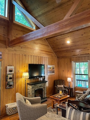 Smart TV, fireplace