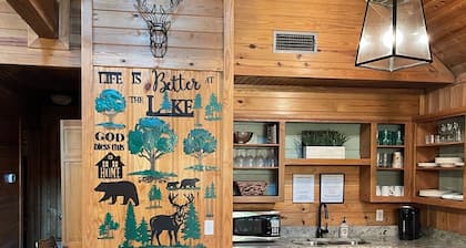 Rock Ridge Cabin Hochatown, Hot Tub,Fire Pit, Lrg yard, 3 miles from the casino