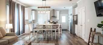 Ms Annie's Coastal Hideaway - the perfect location in downtown Ocean Springs!