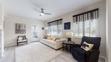 Smart TV, fireplace, offices