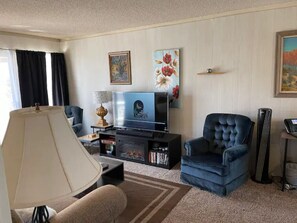 Smart TV, fireplace, video games, ping pong