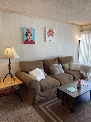 Smart TV, chimenea, videojuegos y tenis de mesa 