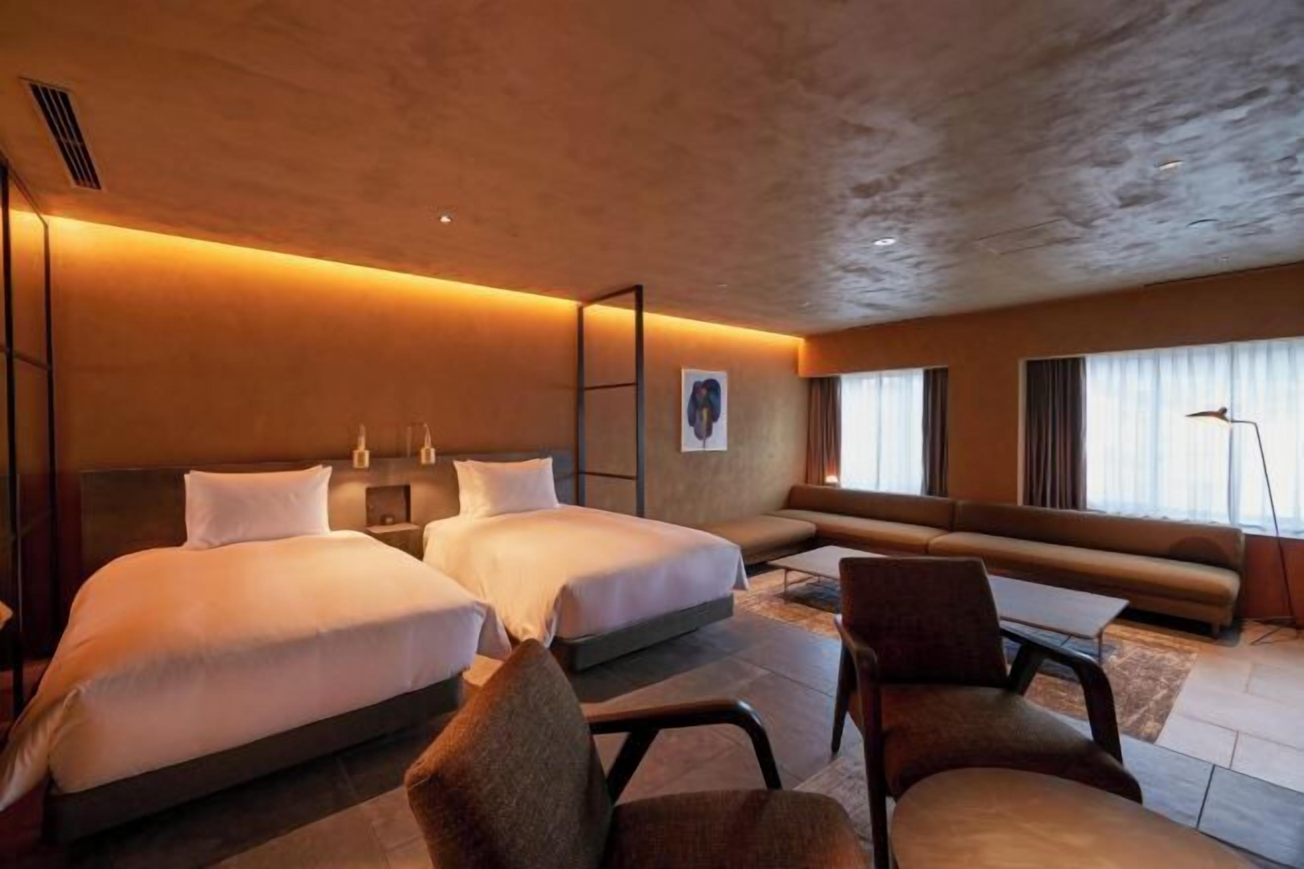 Down duvets, in-room safe, blackout curtains, soundproofing